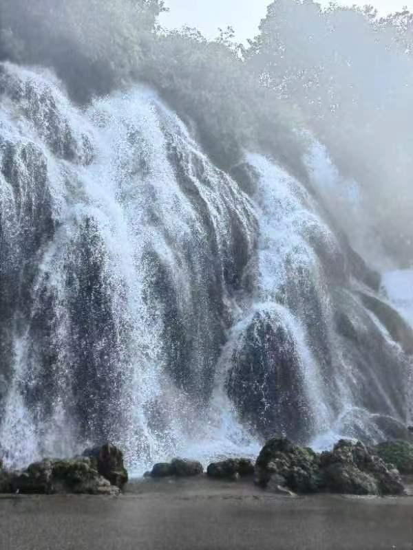 汽车的轮胎出现一个细小的裂纹，还能继续使用吗？游戏画面
